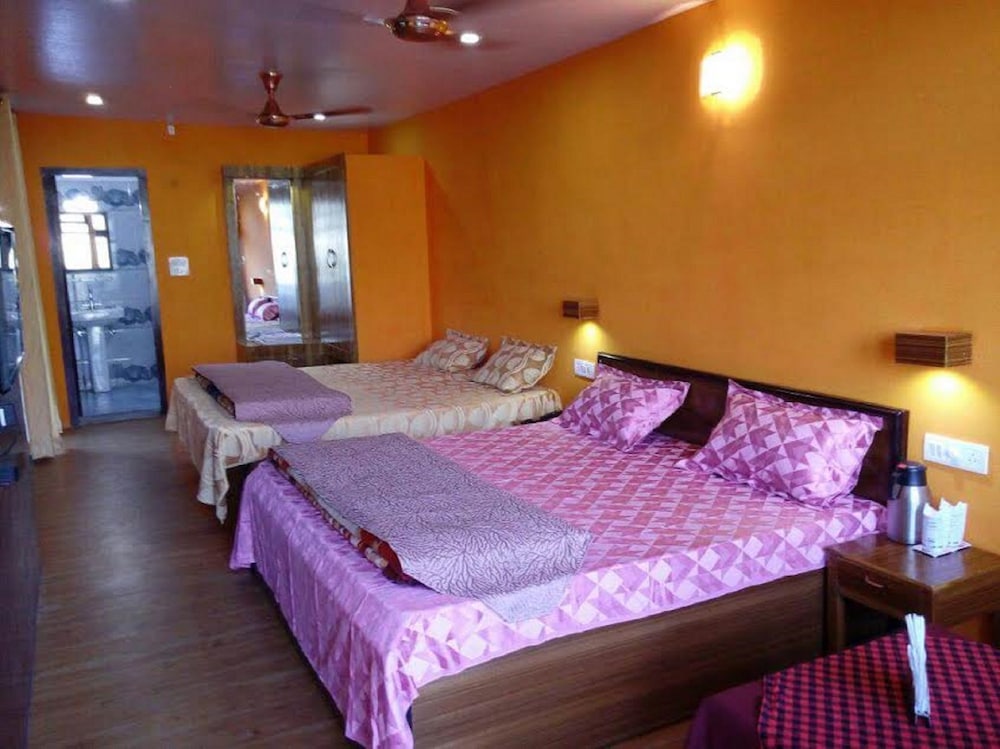 Hotel Lake Inn Bhimtal 10/21
