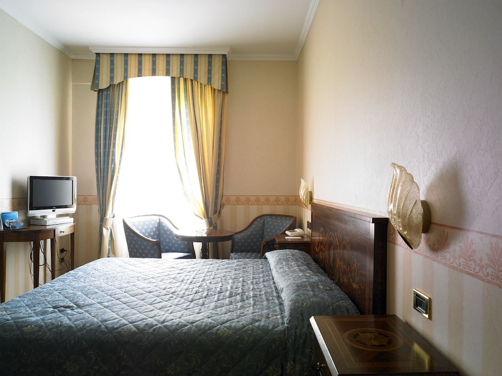 Hotel Villa Del Sogno 11/77