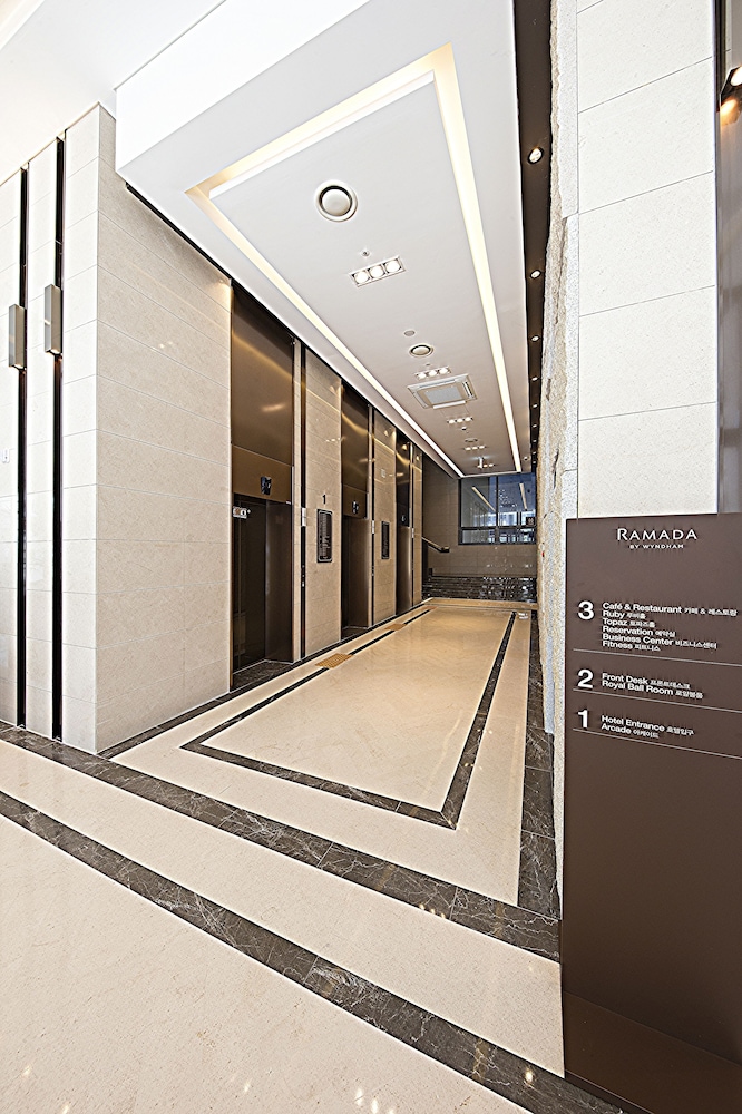 Ramada By Wyndham Daejeon 9/51