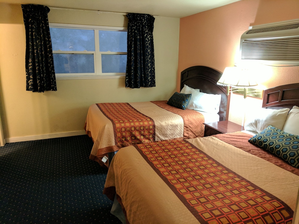 La Hacienda Motel 23/65