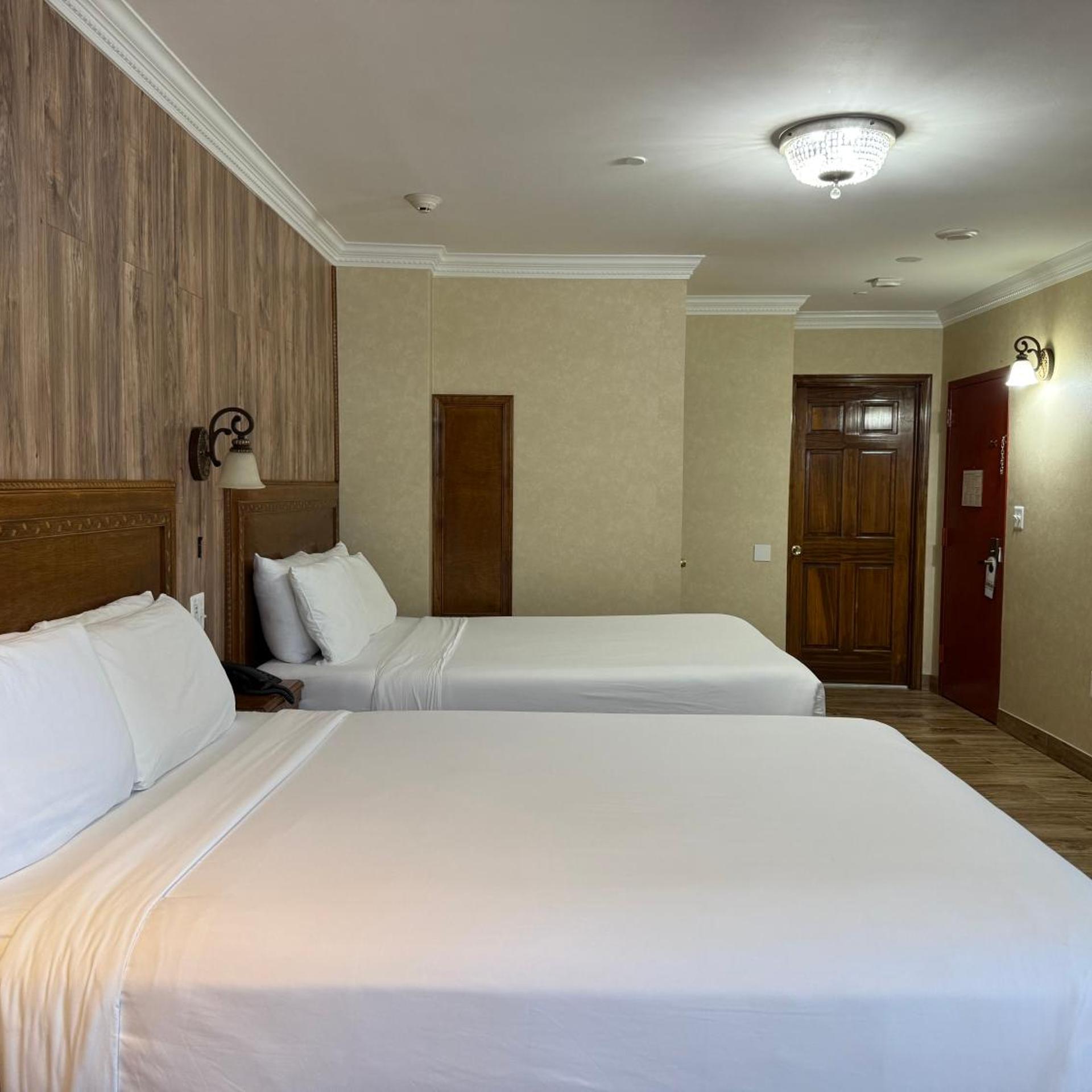 Deluxe, 2 Queen Beds