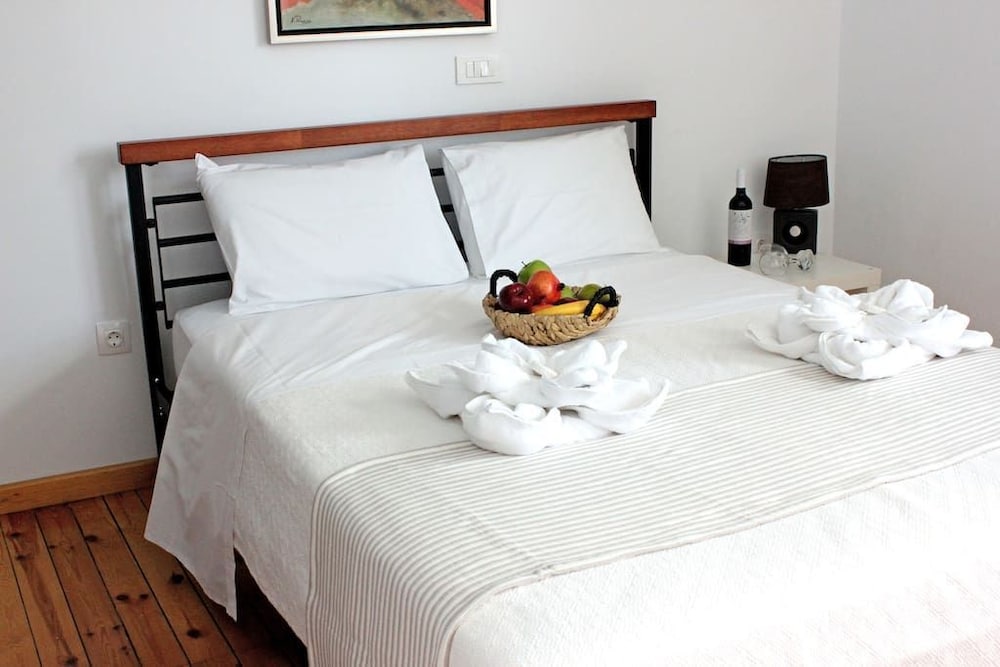 Elizabeth Suites 9/50