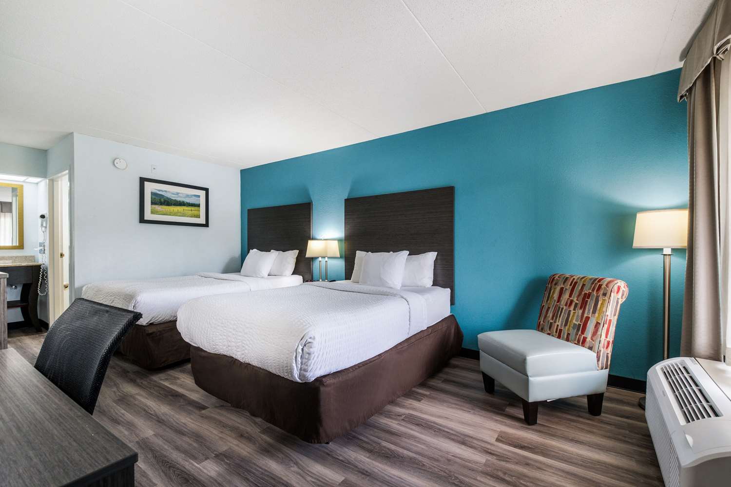 غرفة بسريرين مزدوجين، Clarion Inn Cleveland near University 2/5