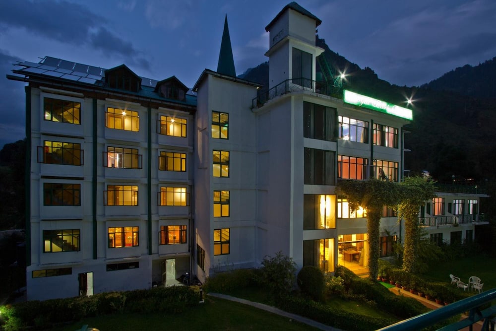 ROYAL PARK RESORT. 3/47