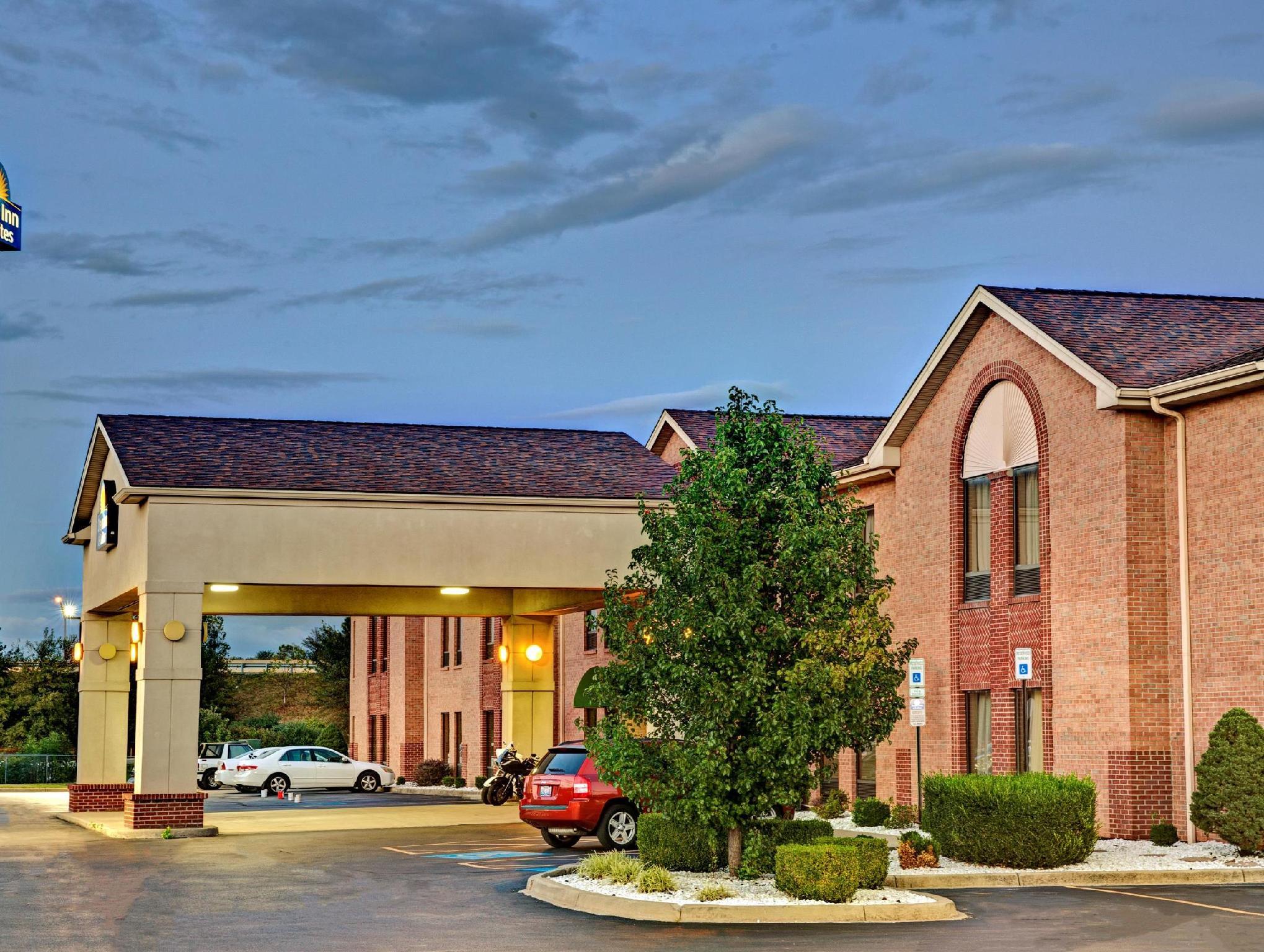 Days Inn & Suites by Wyndham Louisville SW 1/17