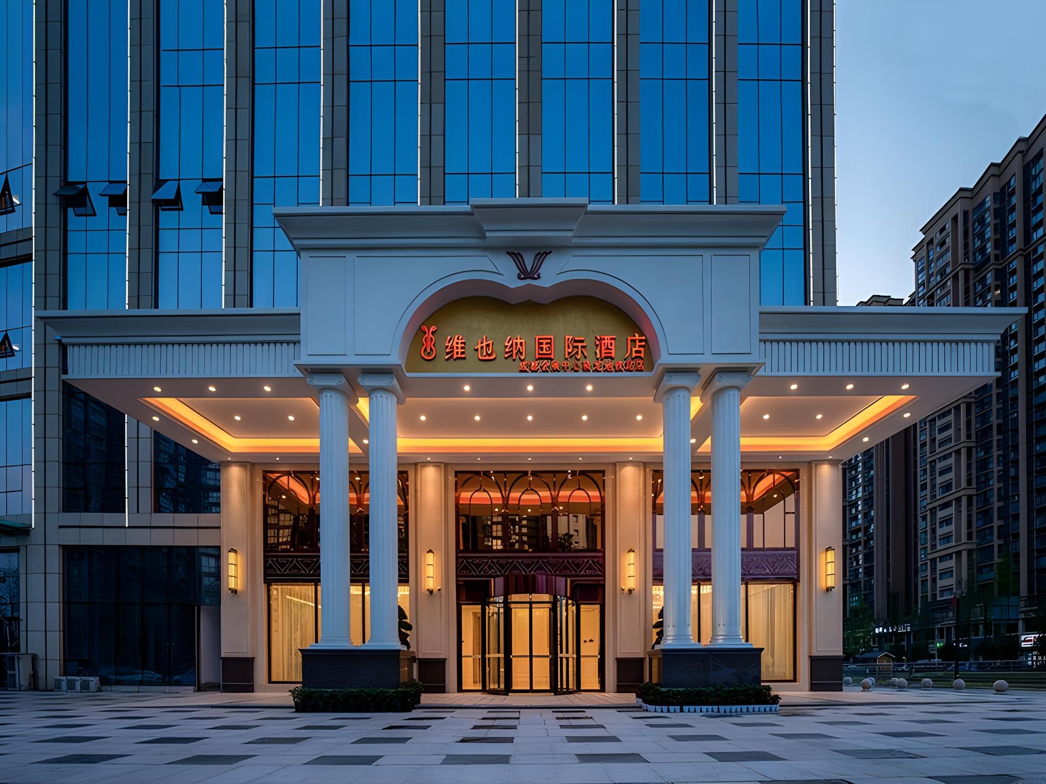 Vienna International Hotel (Chengdu Convention and Exhibition Center, Qilong Metro Station) photo1