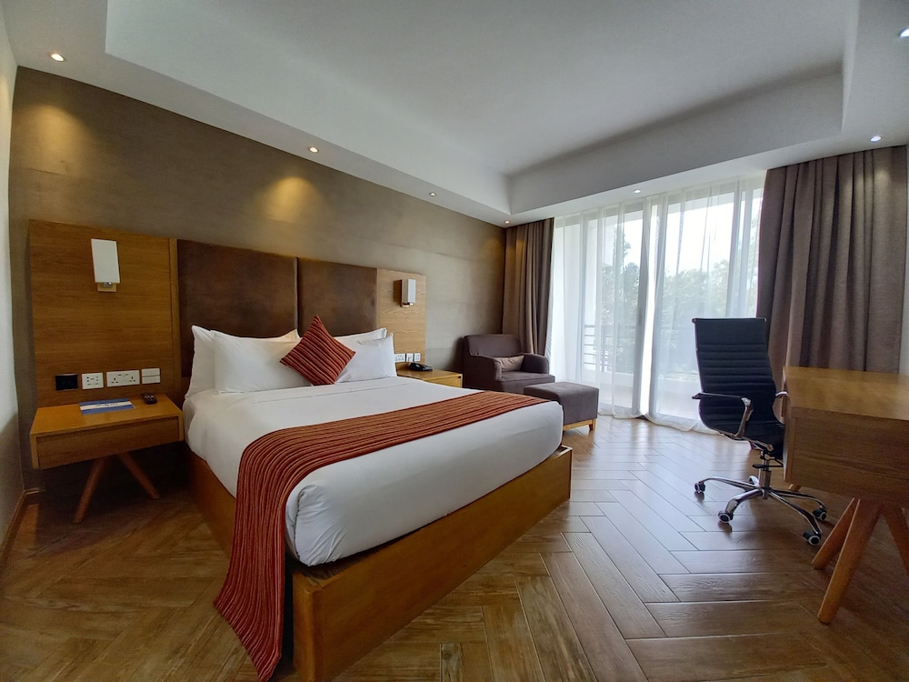 The Alps Hotel 8/36