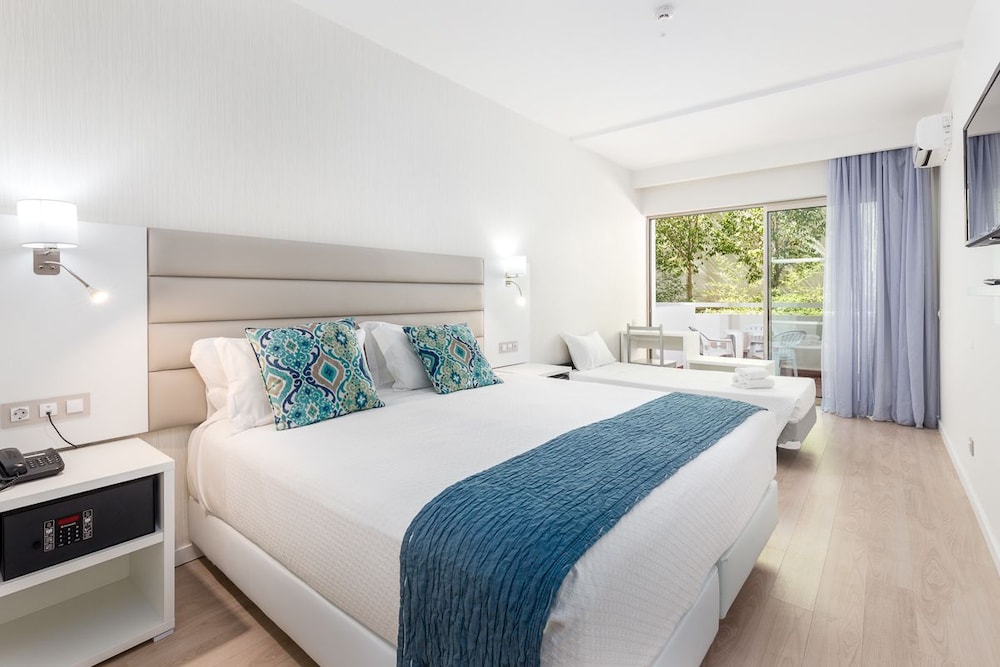 Carvi Beach Hotel 25/78