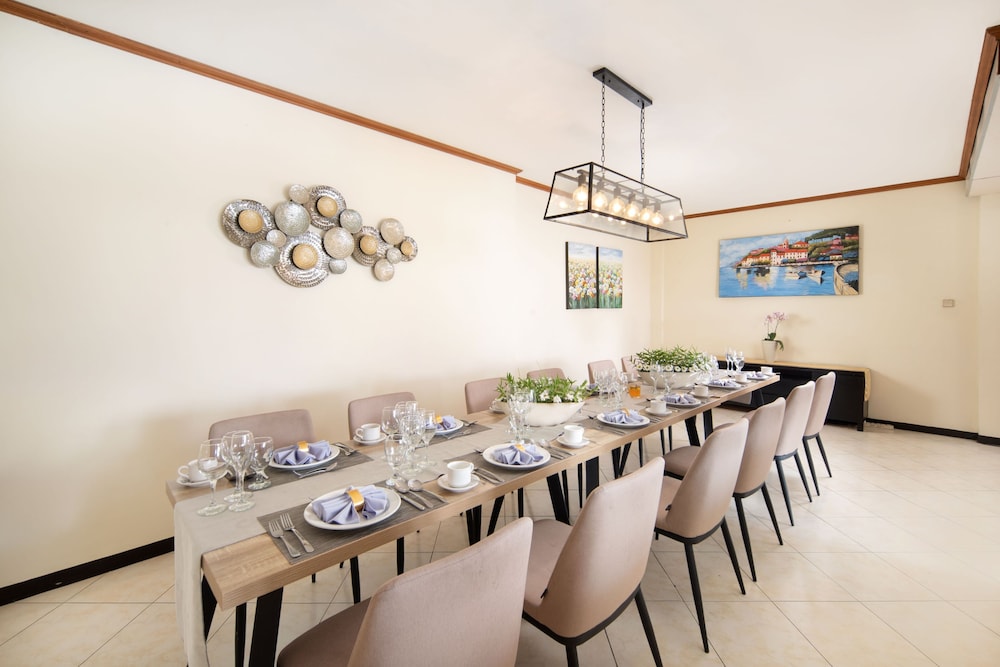 Royal Hotel and Villa Batu 48/61