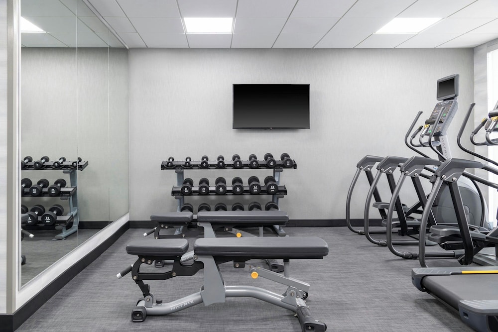 Fairfield Inn & Suites by Marriott Detroit Taylor 25/36
