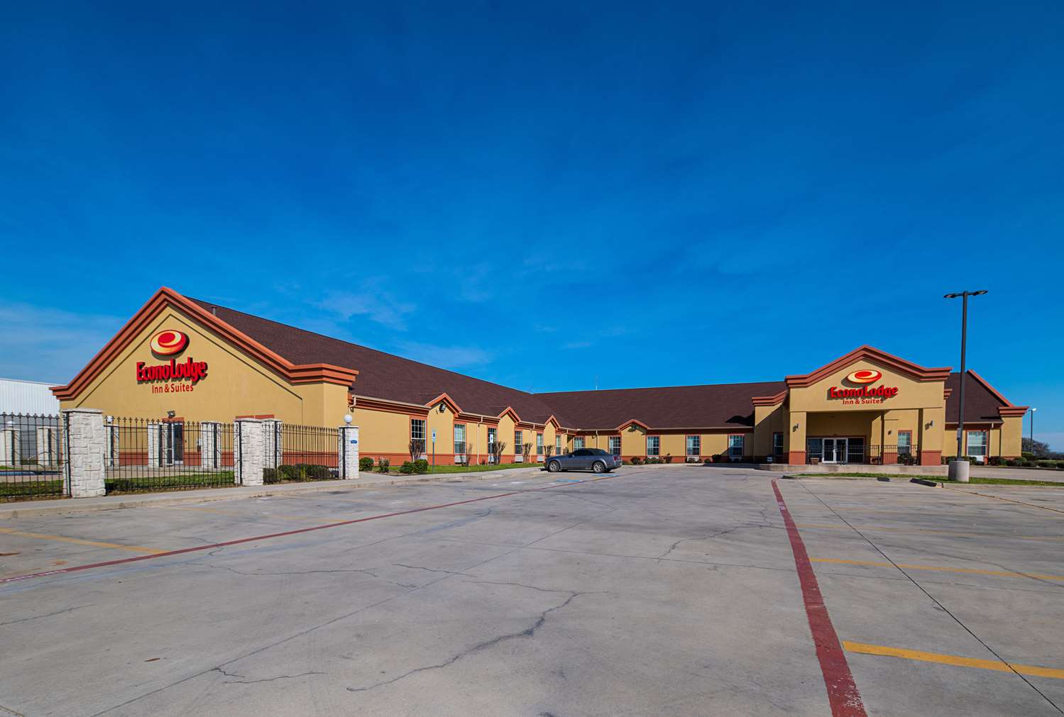 Econo Lodge Inn and Suites Bridgeport 29/29