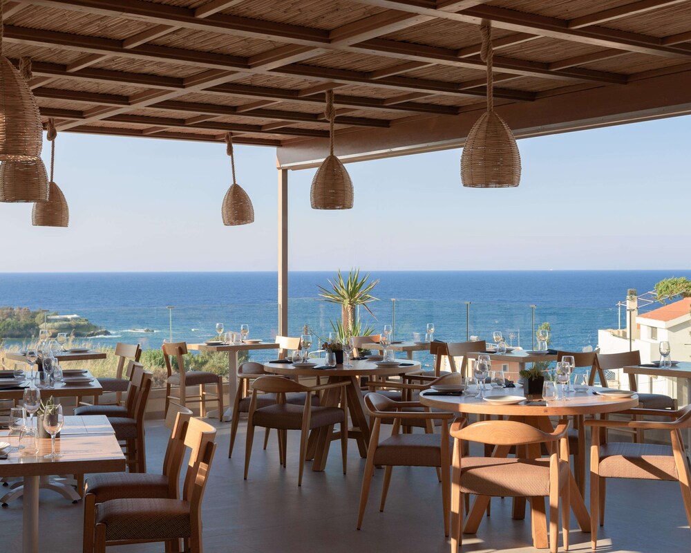 Irida Hotel 35/48
