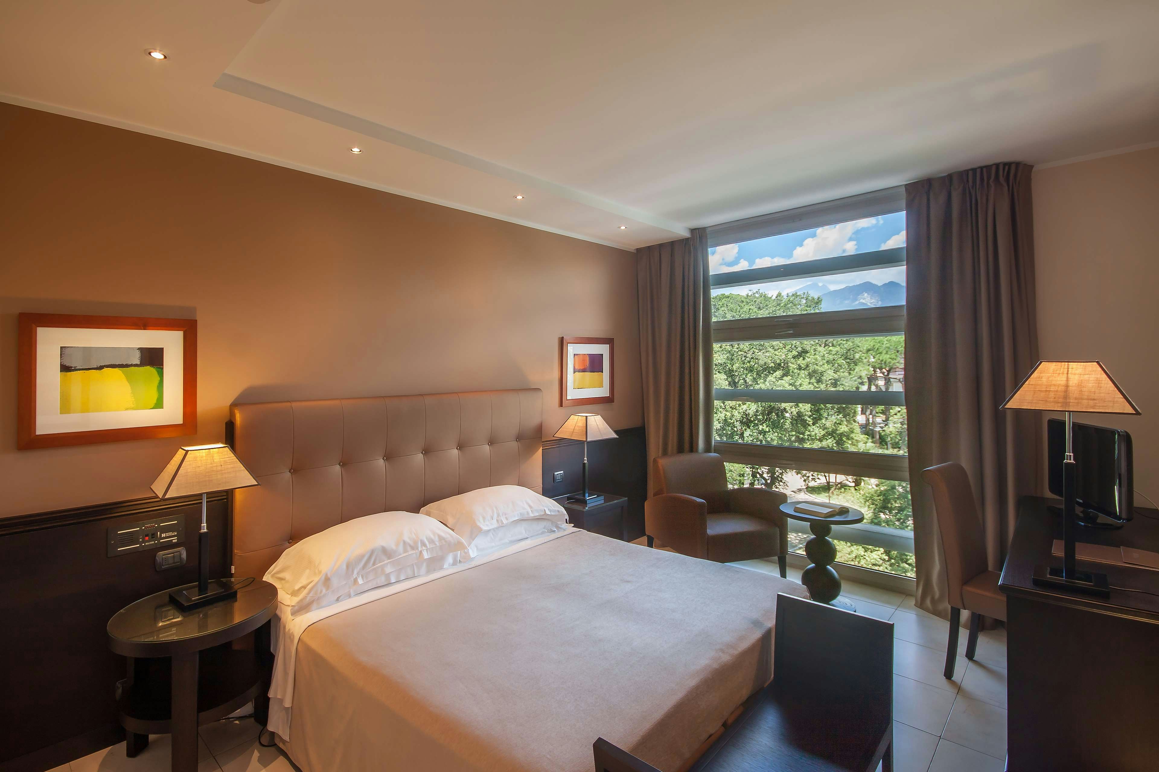 Hotel Excelsior 7/22