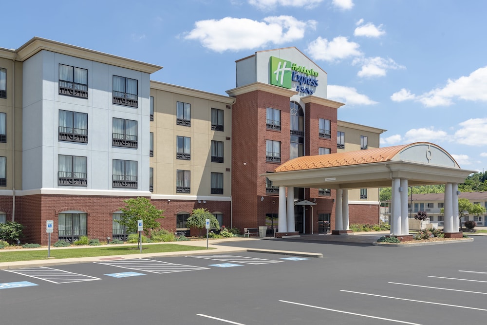 Holiday Inn Express Hotel Suites New Philadelphia 1/66