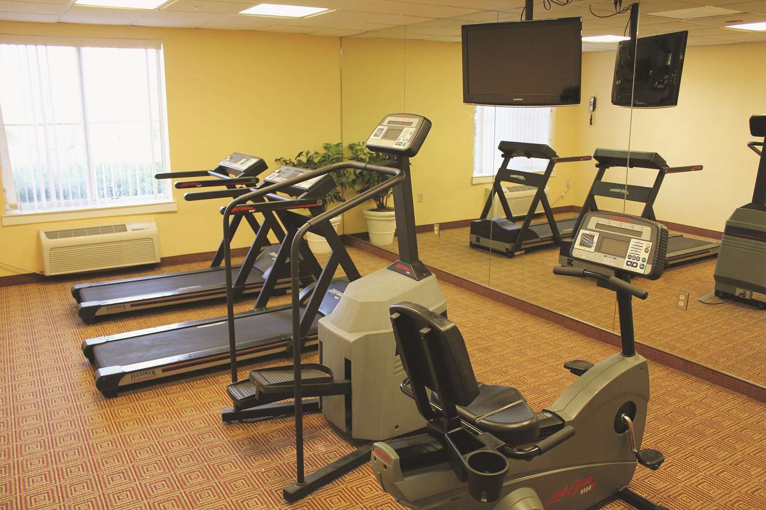 La Quinta Inn & Suites by Wyndham Sawgrass 35/55