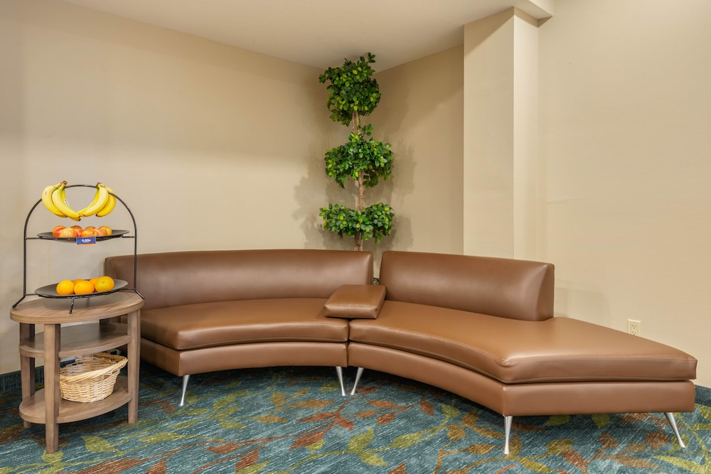 Candlewood Suites Fort Myers - Sanibel Gateway, an IHG Hotel 28/43