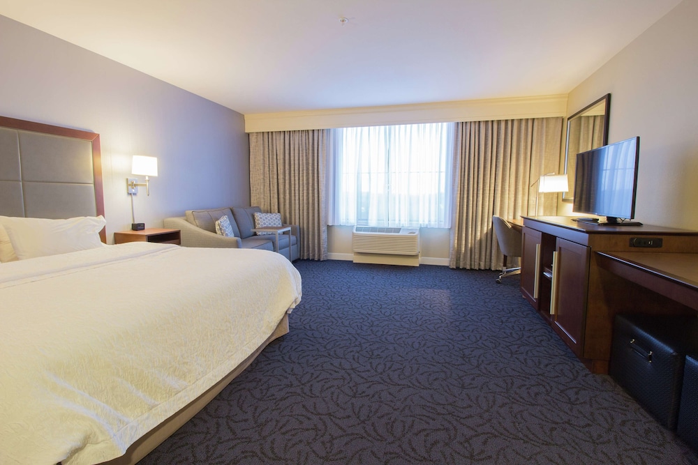 Hampton Inn Suites Cazenovia Ny 12/41