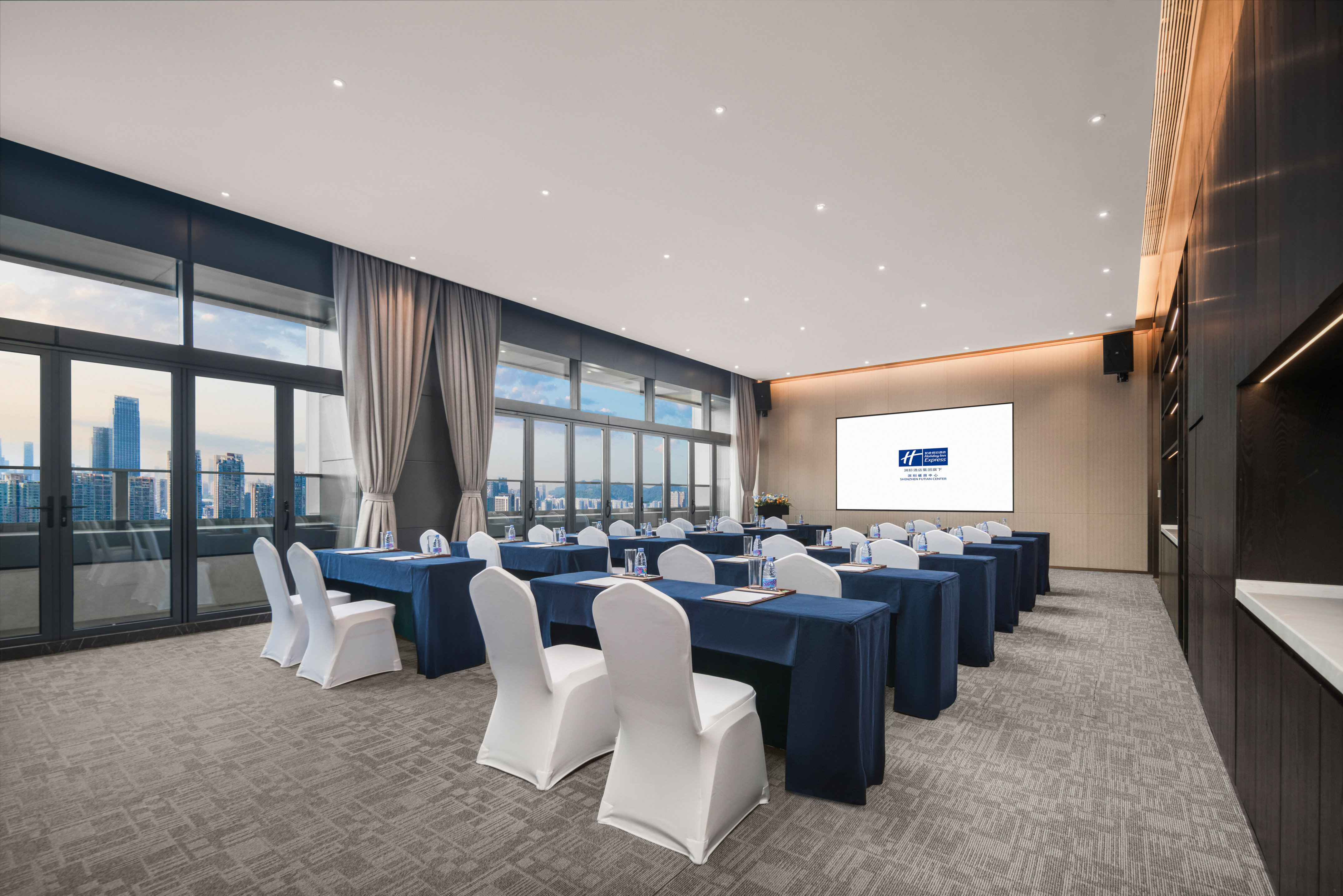 Holiday Inn Express Shenzhen Futian Center 50/63
