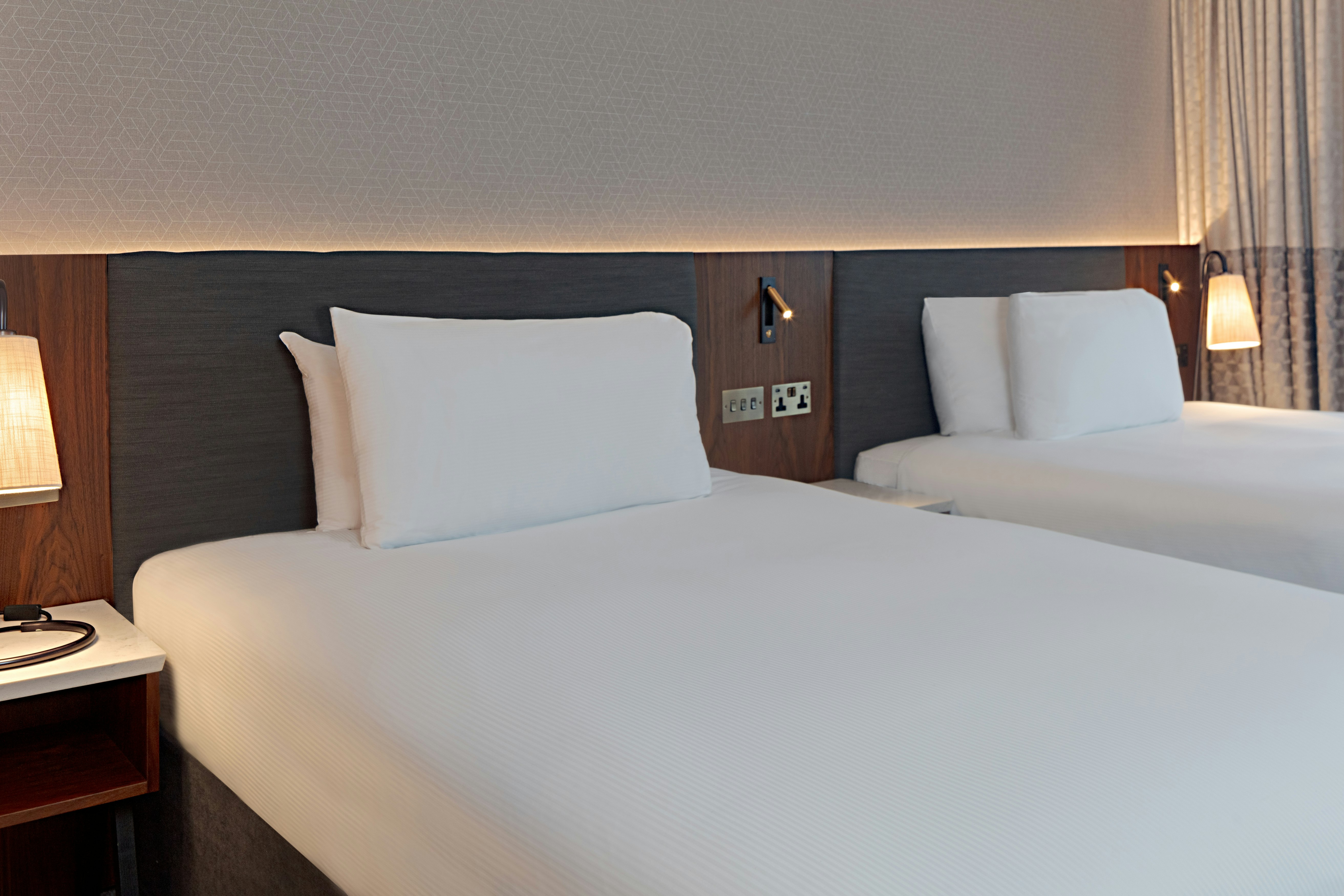 غرفة ديلوكس بسريرين مزدوجين بإطلالة، Hilton Belfast 2/8