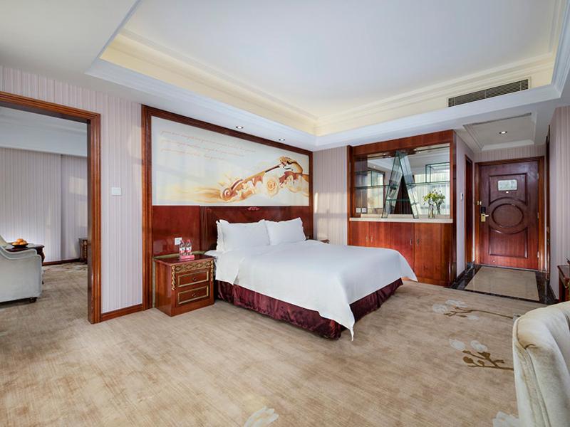 Vienna Hotel Shenzhen Pingshan High Speed Railway Station 10/15