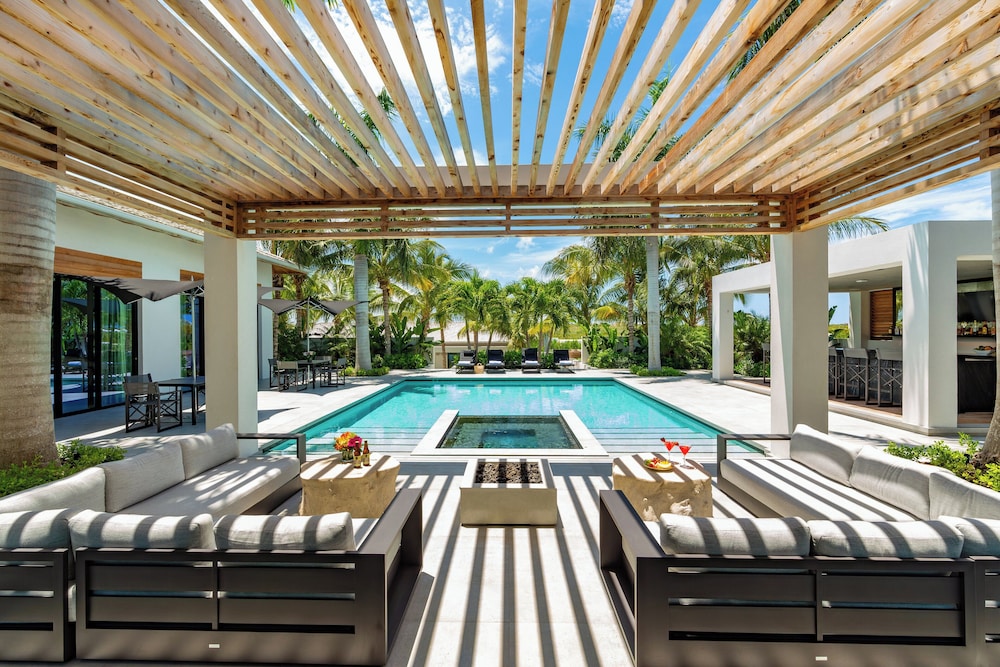 Grace Bay Club 35/83