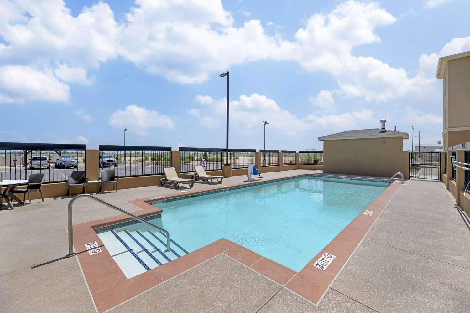 Quality Inn & Suites Carlsbad Caverns Area 43/44