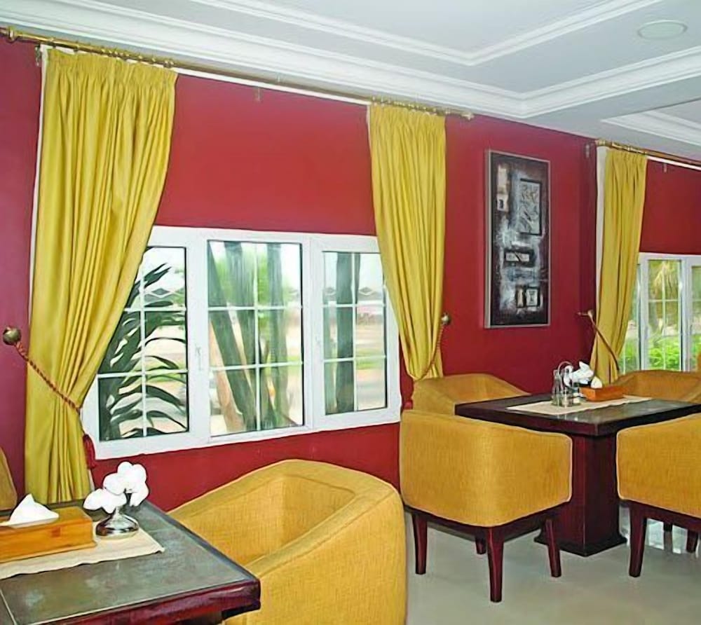 His Majestys Hotel 24/37