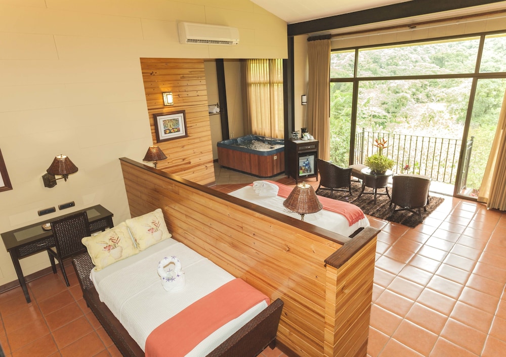ARENAL KIORO SUITES AND SPA 61/71