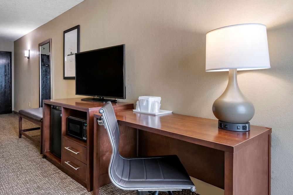 Comfort Suites Baymeadows Near Butler Blvd 23/27