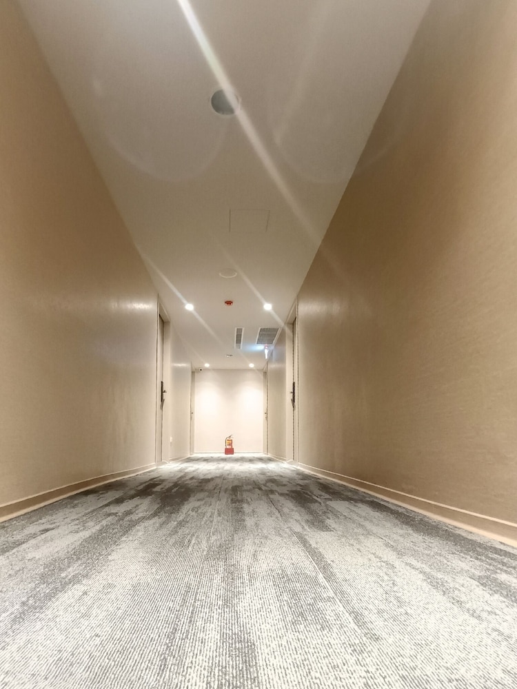Jing Jing Holiday Hotel 36/46