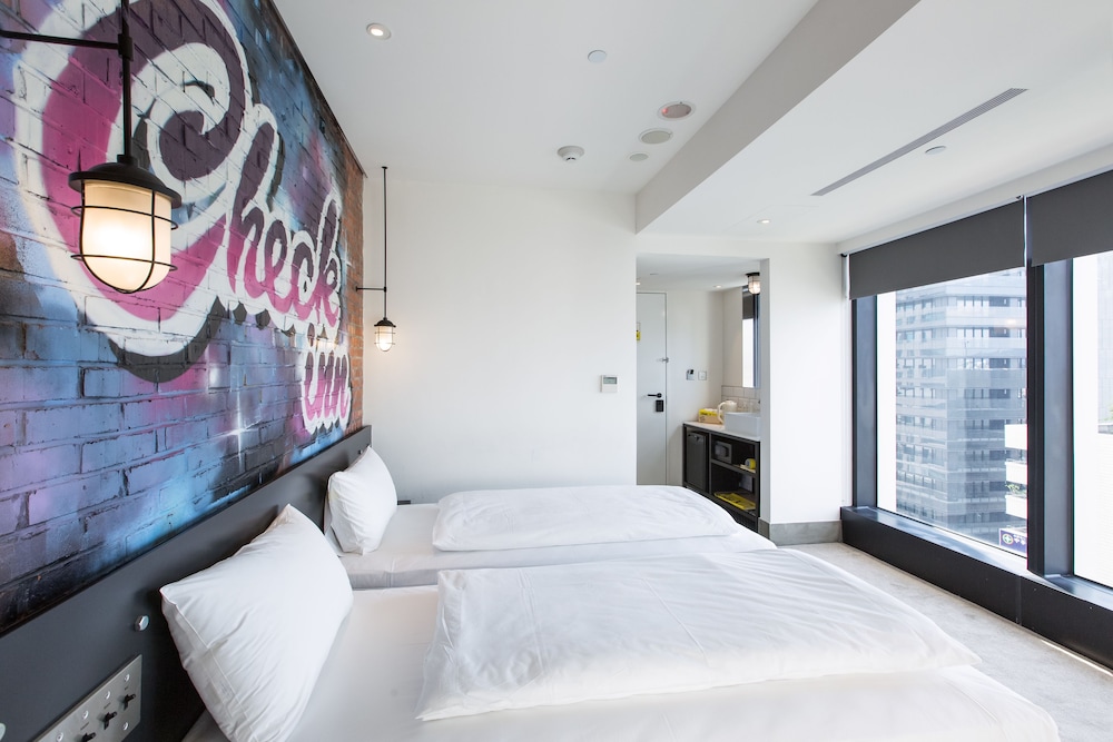 Check Inn Hotel 33/70