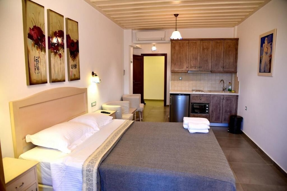 Messaria Hotel 21/63