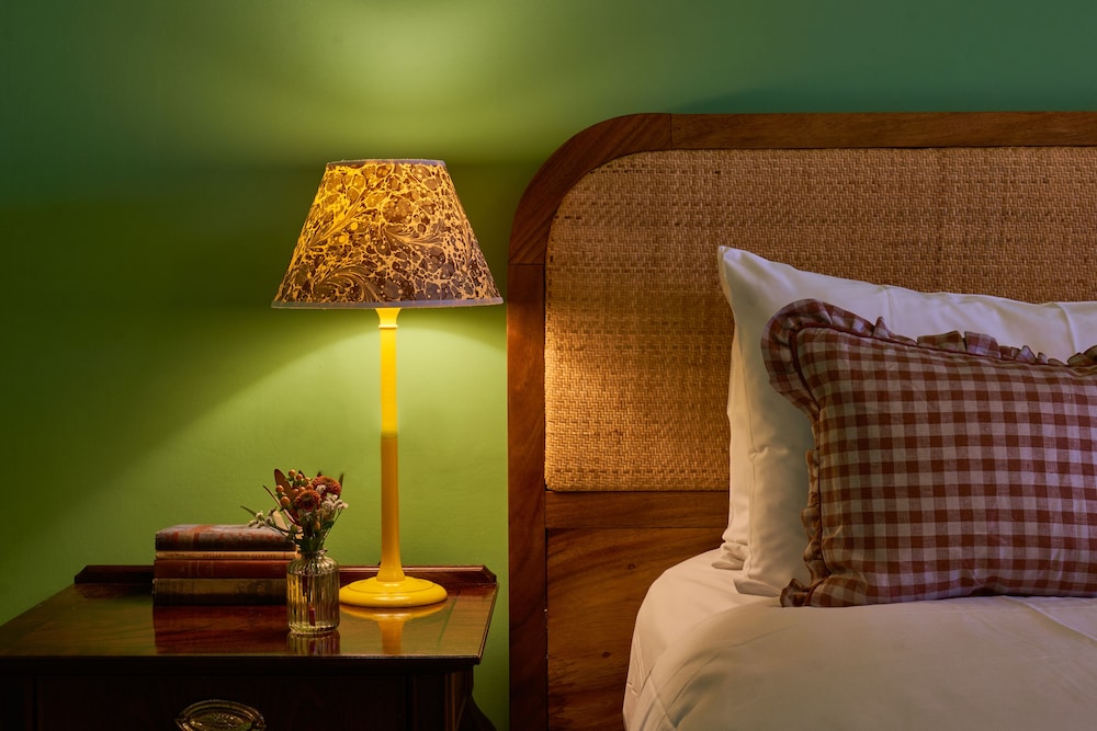 The Mitre Hotel 24/79