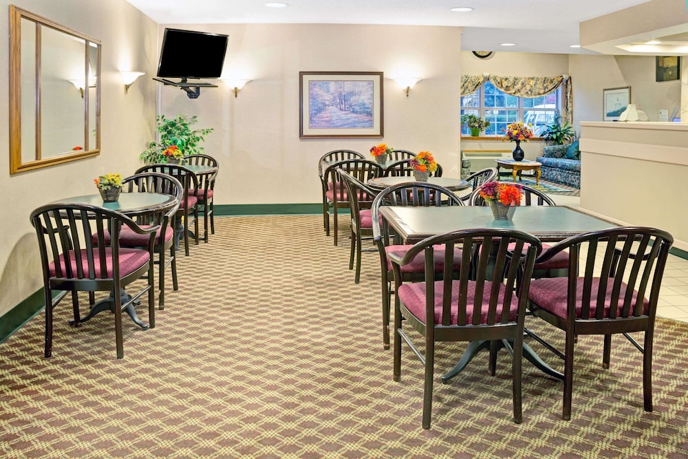 Microtel Inn & Suites by Wyndham Raleigh Durham Airport 20/32