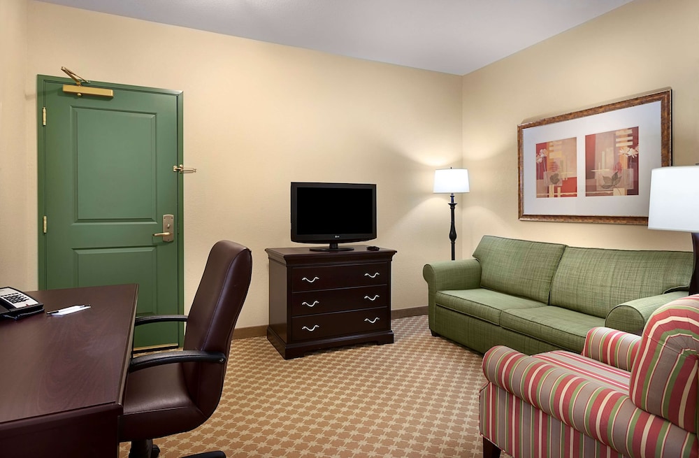 Comfort Inn & Suites Concord (Kannapolis) 26/51