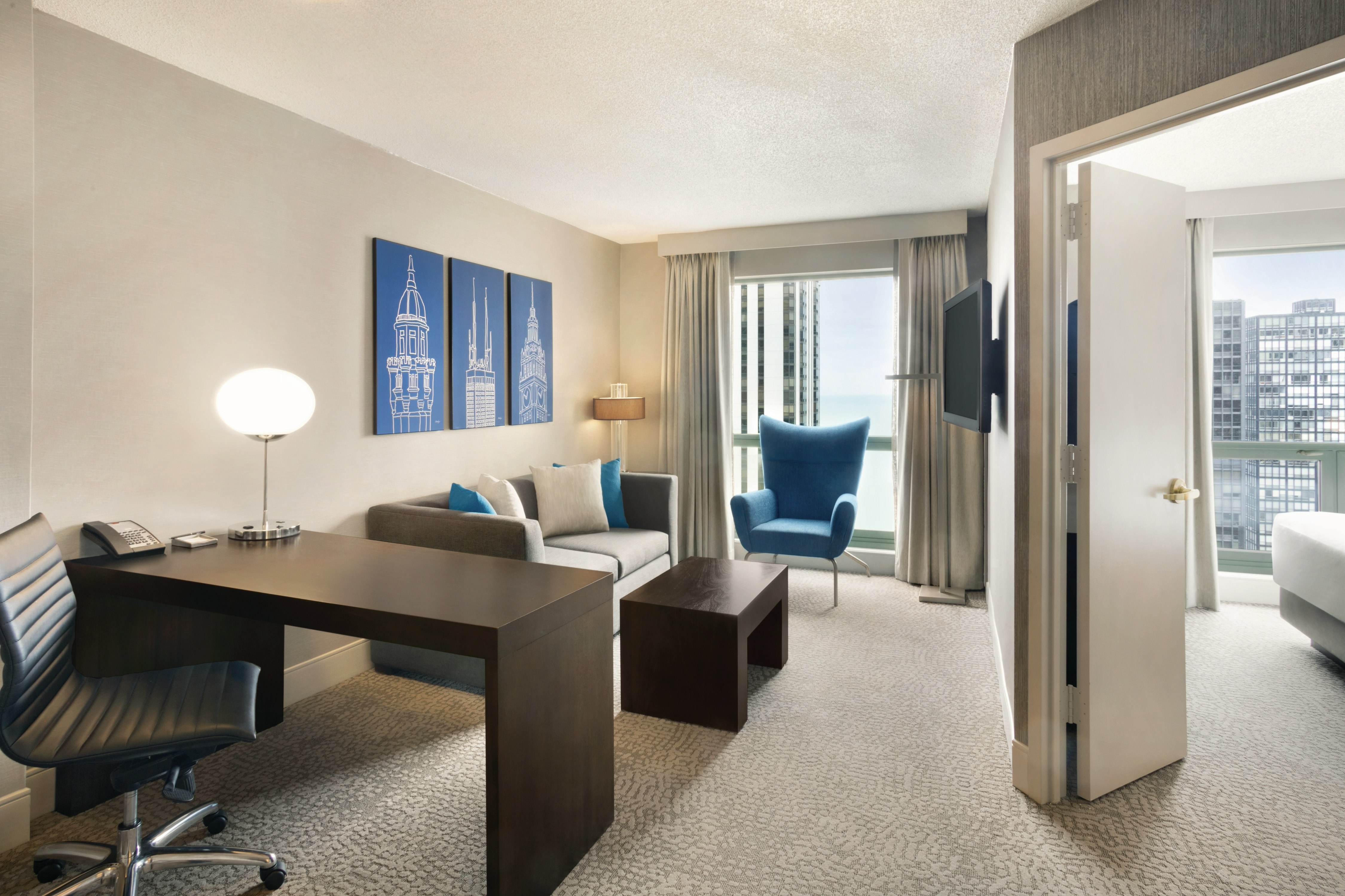 جناح بسرير كينج بإطلالة على البحيرة بغرفة نوم واحدة، Hilton Chicago Magnificent Mile Suites 2/2