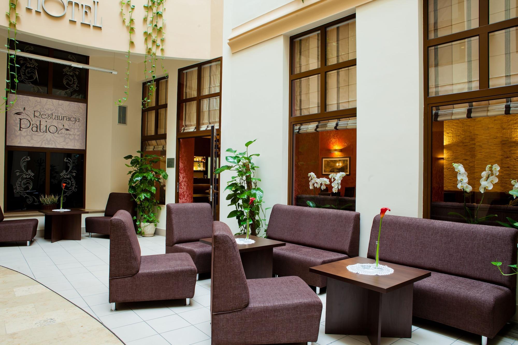 Patio Hotel 25/45