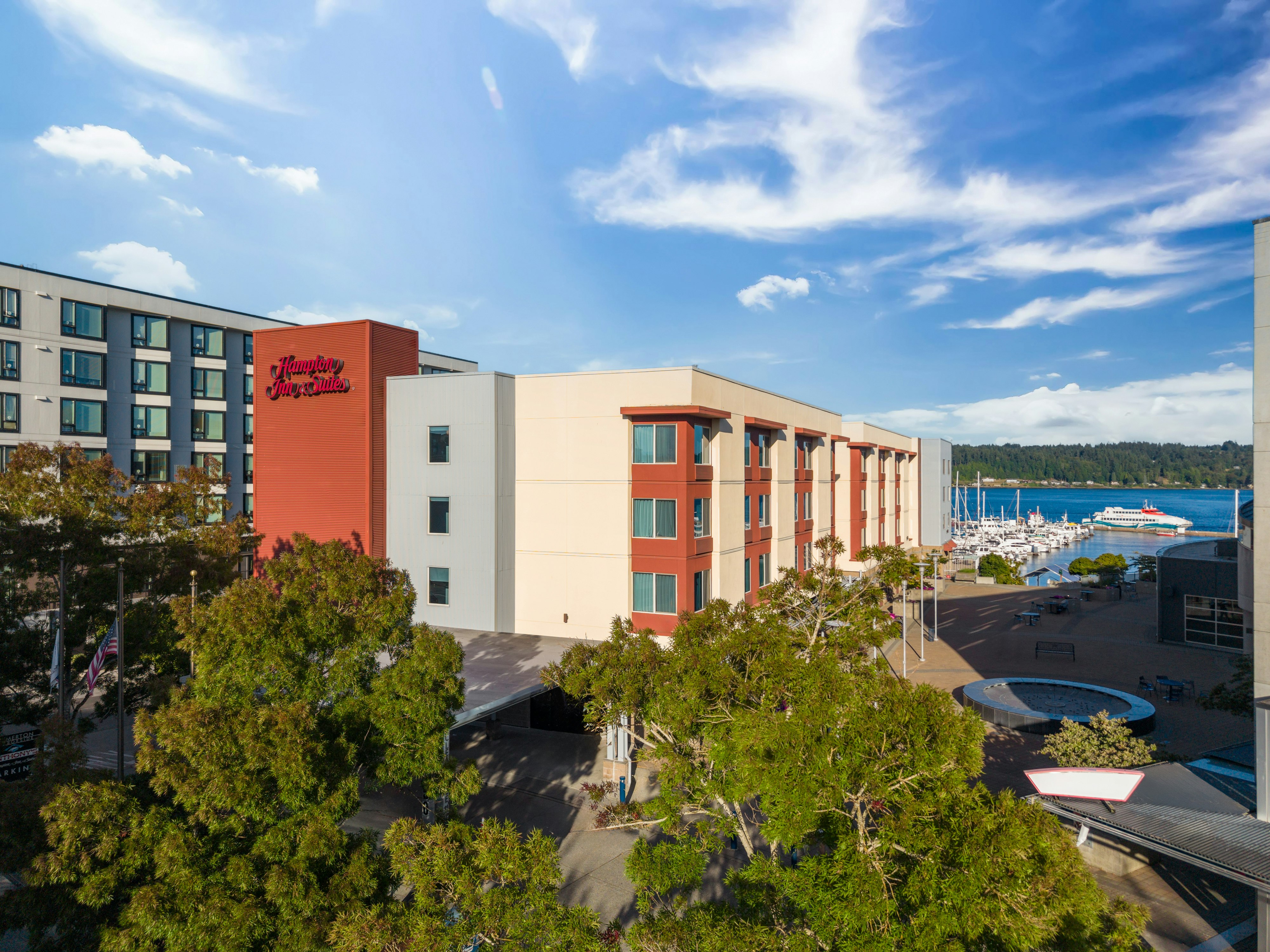 Hampton Inn Suites Bremerton 56/57
