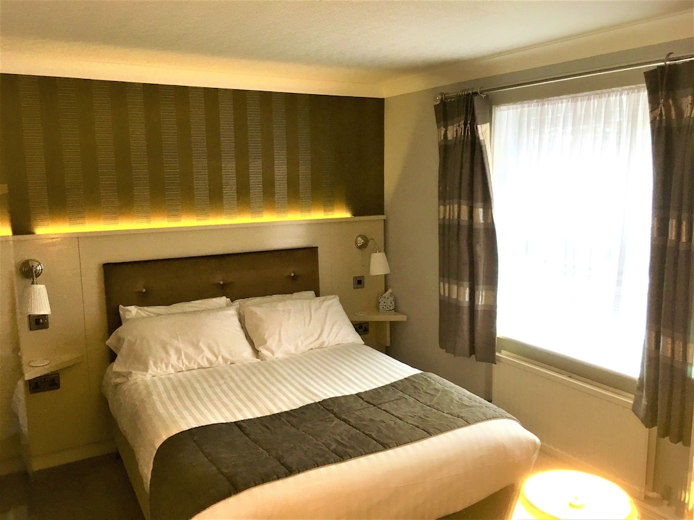 Astley Bank Hotel by Sunday 24/58