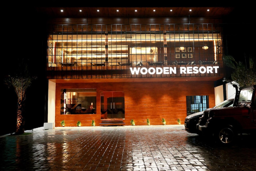 Wooden ECR Sea Resort in Marakkanam