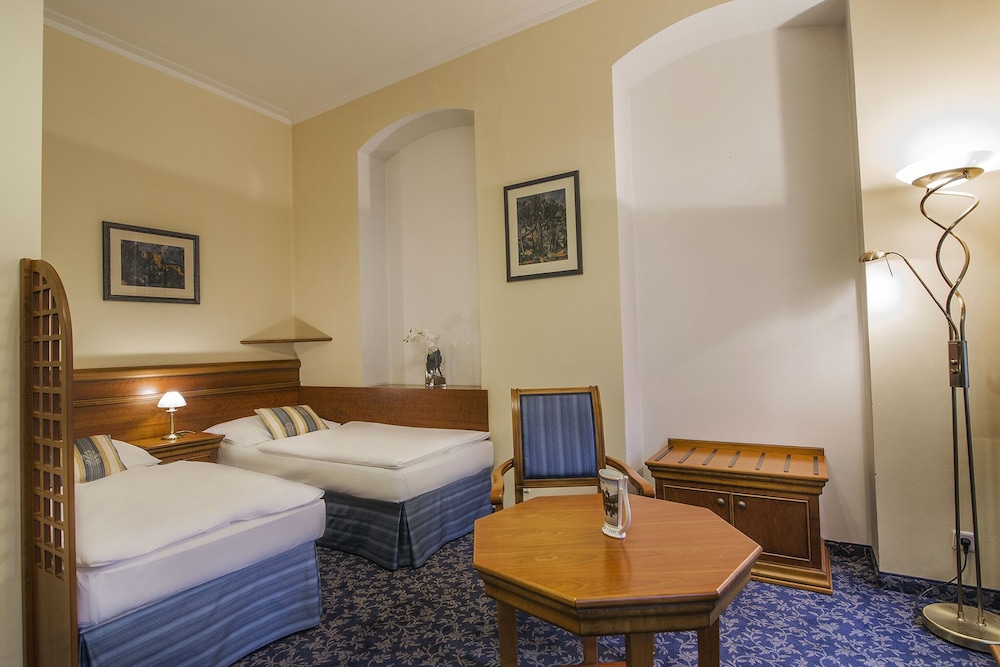 Ontario Hotel Garni 18/75
