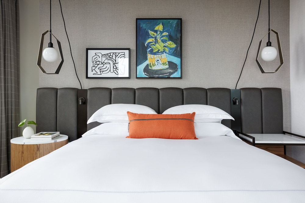 Premium, King Bed, City View