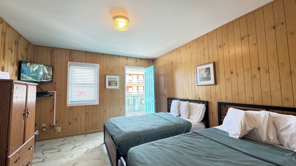Boardwalk Sand & Surf Inn Oceanfront 12/55