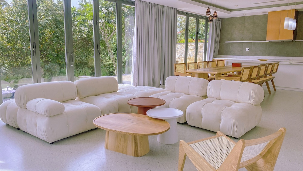 The Ocean Suites 32/50