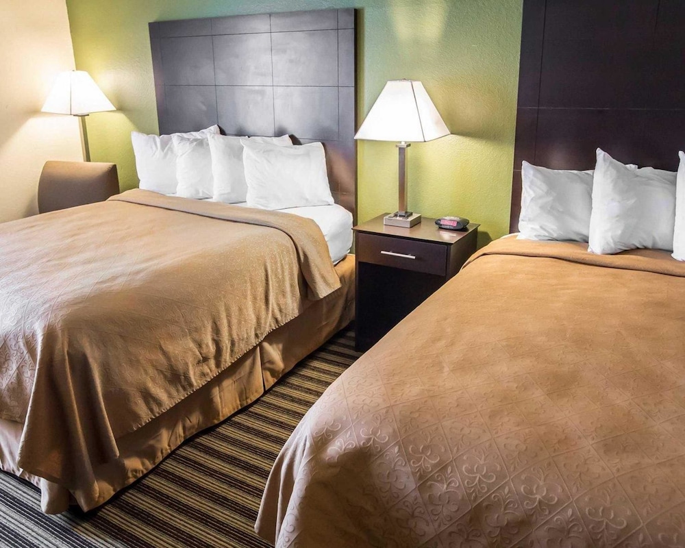 Quality Inn Chesterton near Indiana Dunes National Park I 94 11/41