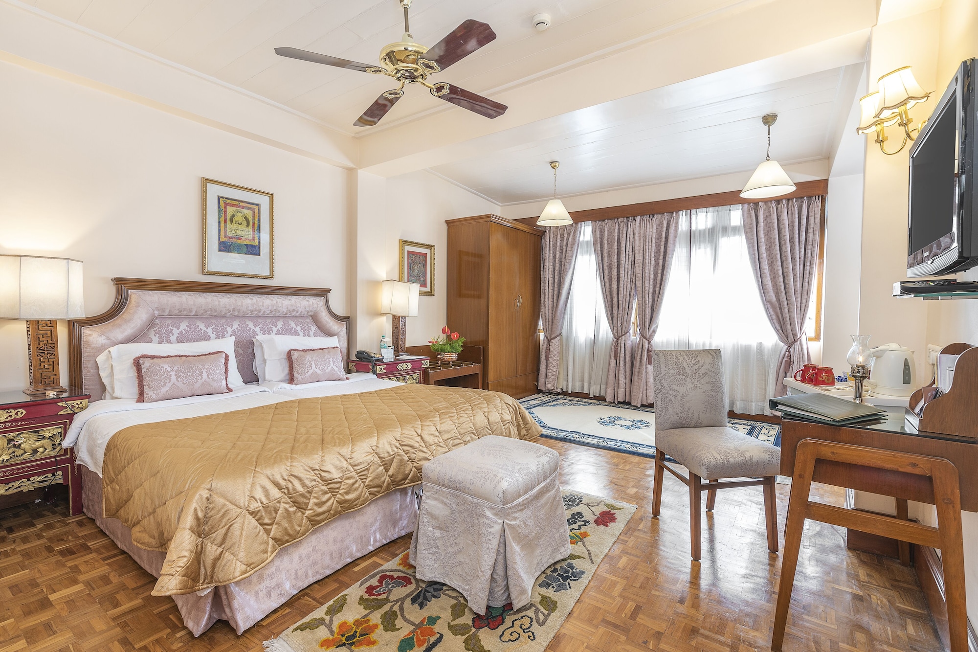 DELUXE, DOUBLE OR TWIN BED