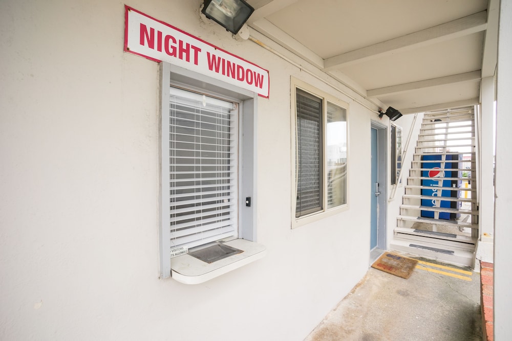 Beach Motel 26/31