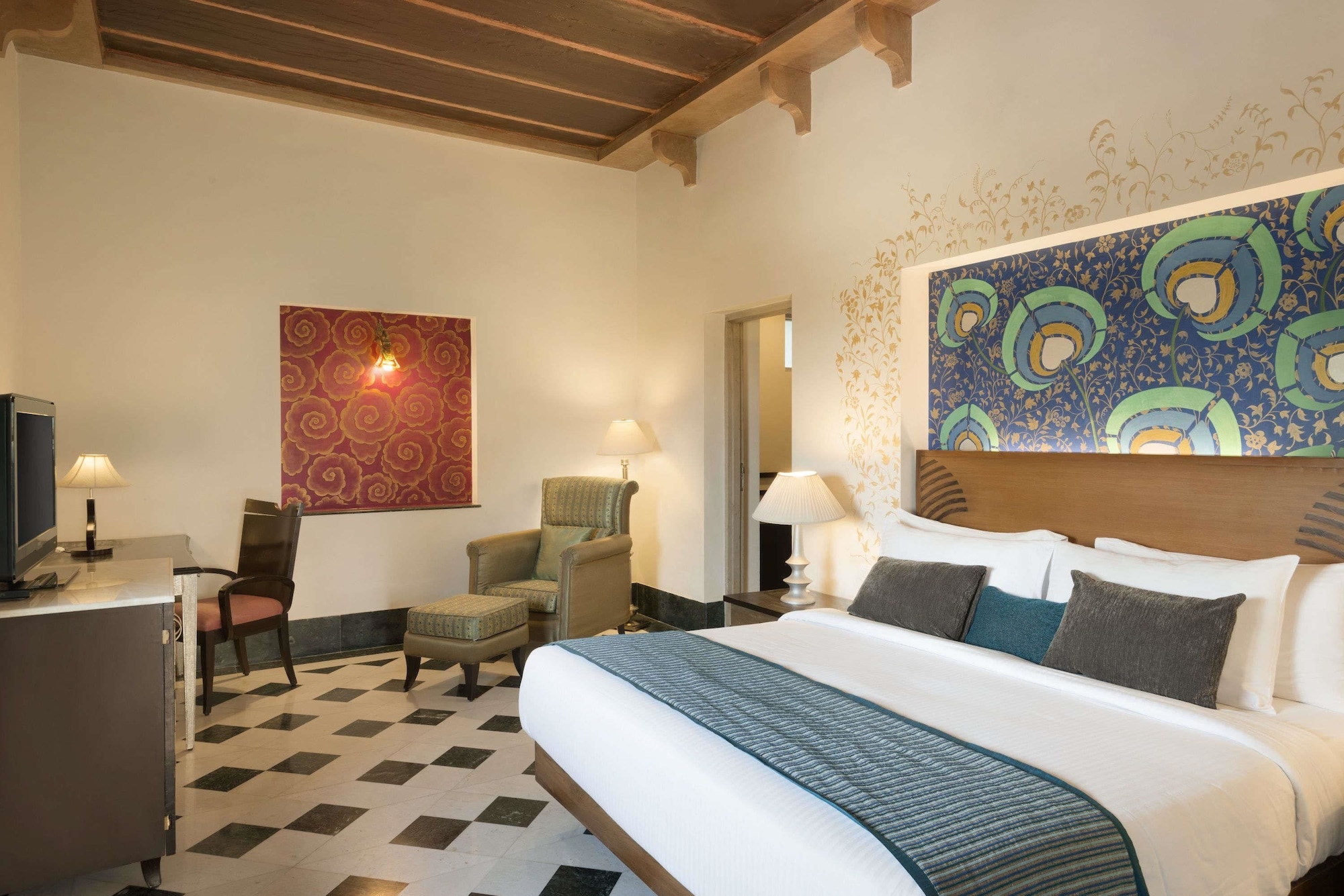 SUITE, VILLA, KING BED, COURTYARD VIEW, LIVING AREA