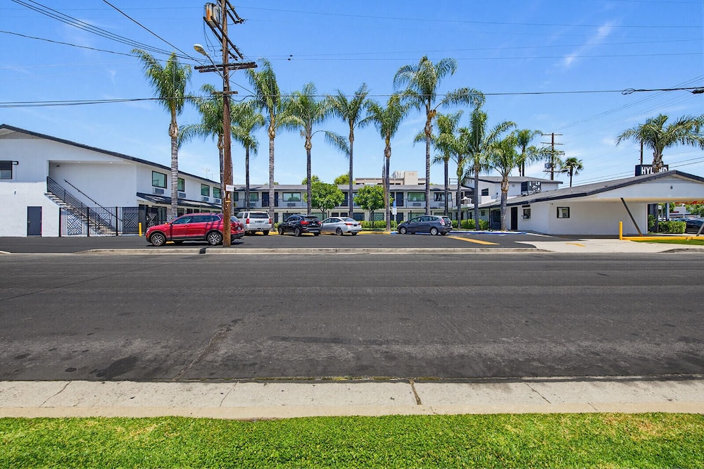 Hyland Motel Van Nuys 30/50