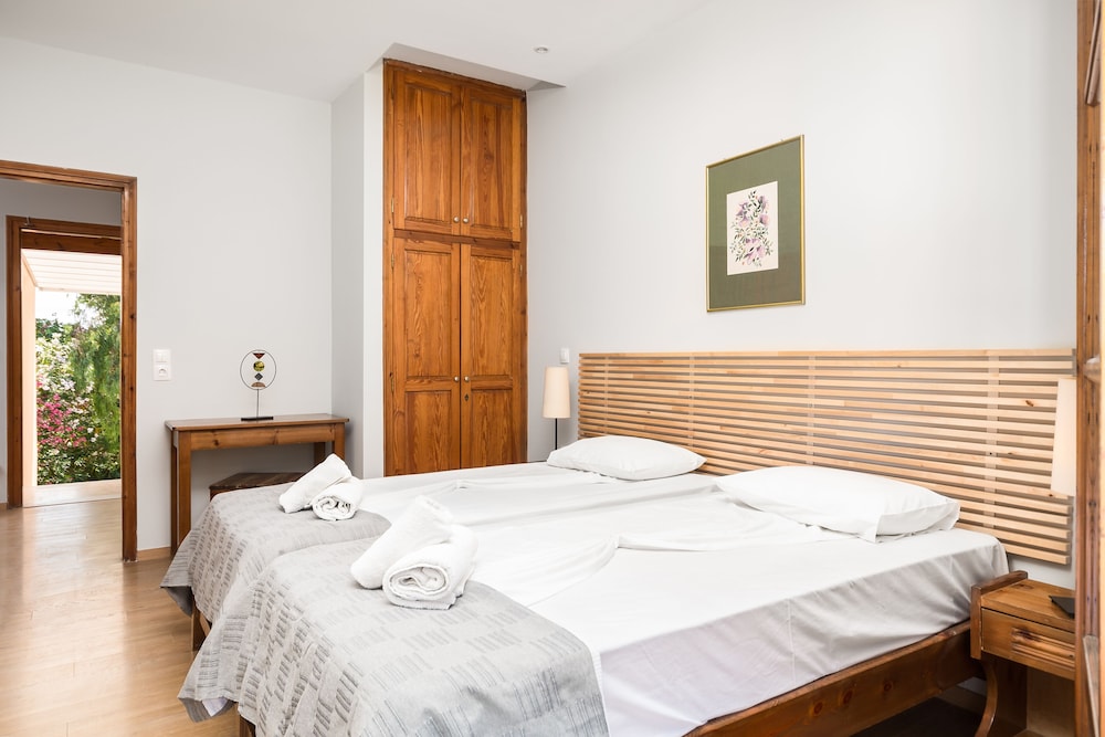 Folies Corfu Hotel Apartments 7/50